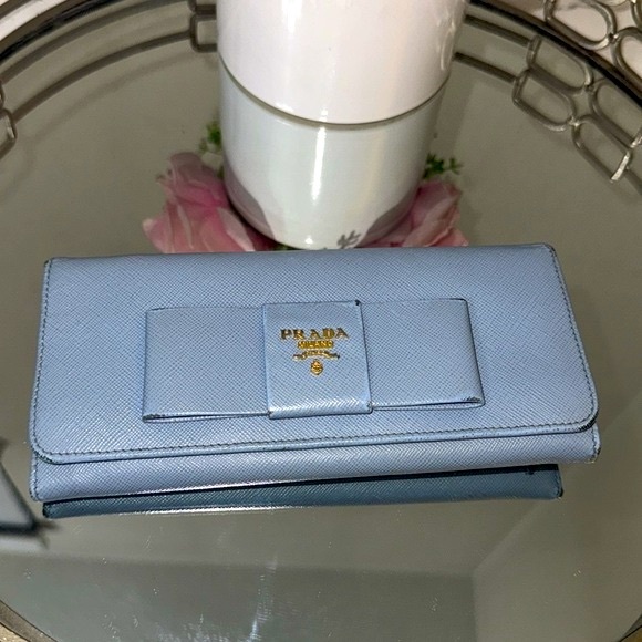 Authentic PRADA ribbon saffiano flap leather wallet - Picture 4 of 16